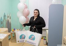 Почти 40 пензенских студенческих семей получили наборы «Подарок новорожденному»