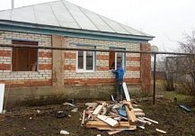 В Тамале до конца дня должны заменить выбитые взрывной волной окна в жилых домах