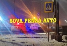 На Измайловском путепроводе в Пензе автомобиль врезался в отбойник