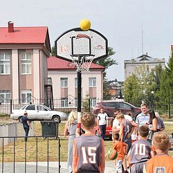       380         