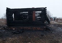 В сгоревшем нежилом здании в Средней Елюзани обнаружен труп