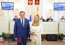 Наталье Назаровой вручены удостоверение и знак депутата пензенского Заксобрания