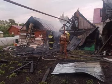 В Каменке десять человек тушили крупный пожар