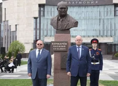 В Пензе открыли бюст бывшего губернатора Василия Бочкарева